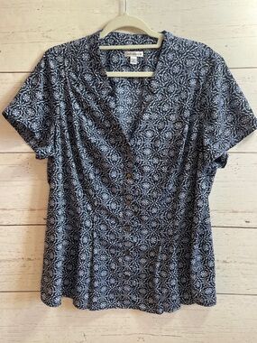 Croft & Barrow Short Sleeved Navy and White V Neck Blouse, size 1X
